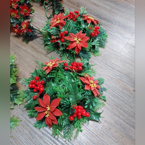 Lot of 5 Vintage MCM Plastic Christmas Wreath Rings and Poinsettia Flowers - Picture 3 of 8